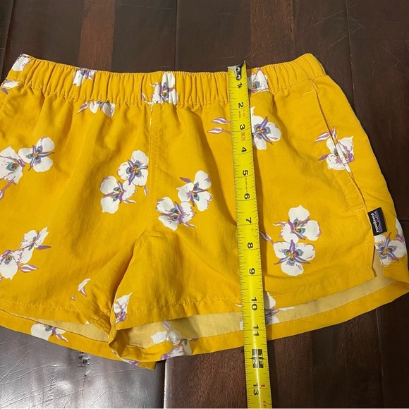 Patagonia Barely Baggies Shorts Women’s Small Yellow Floral Nylon Pockets 2” - Picture 6 of 8